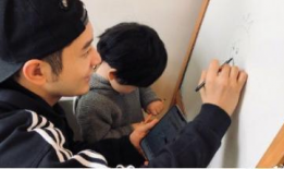 娱乐圈吃瓜黄晓明微博,娱乐圈风云再起